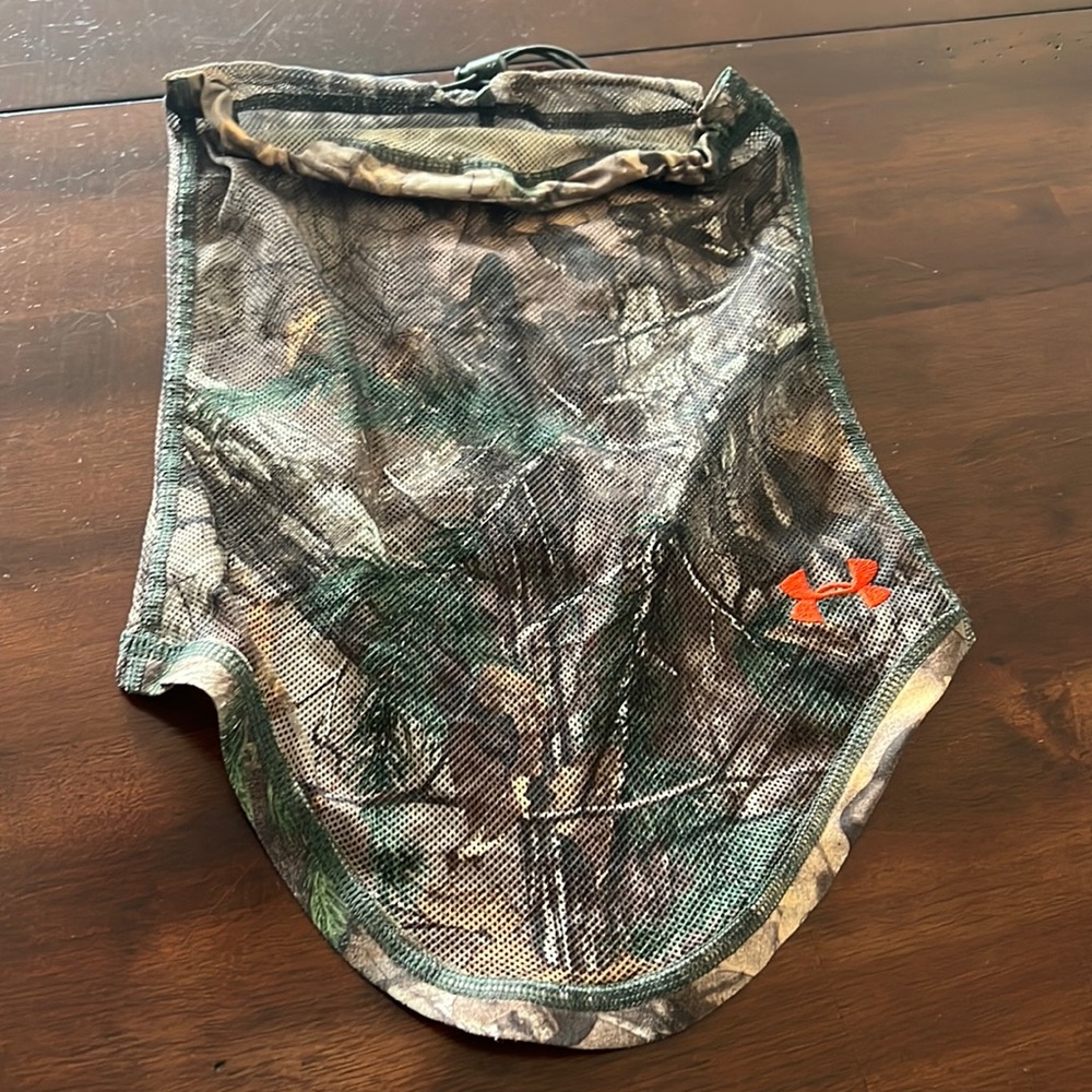 real tree under armor mesh gaiter for hunting. excellent, like new condition